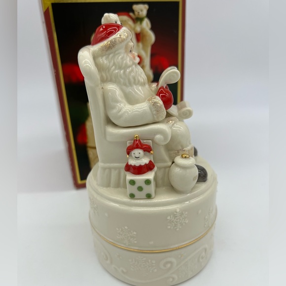 Lenox Winter's Wonder Santa Musical Keepsake Box Plays Jolly Old St Nicholas - Picture 15 of 16